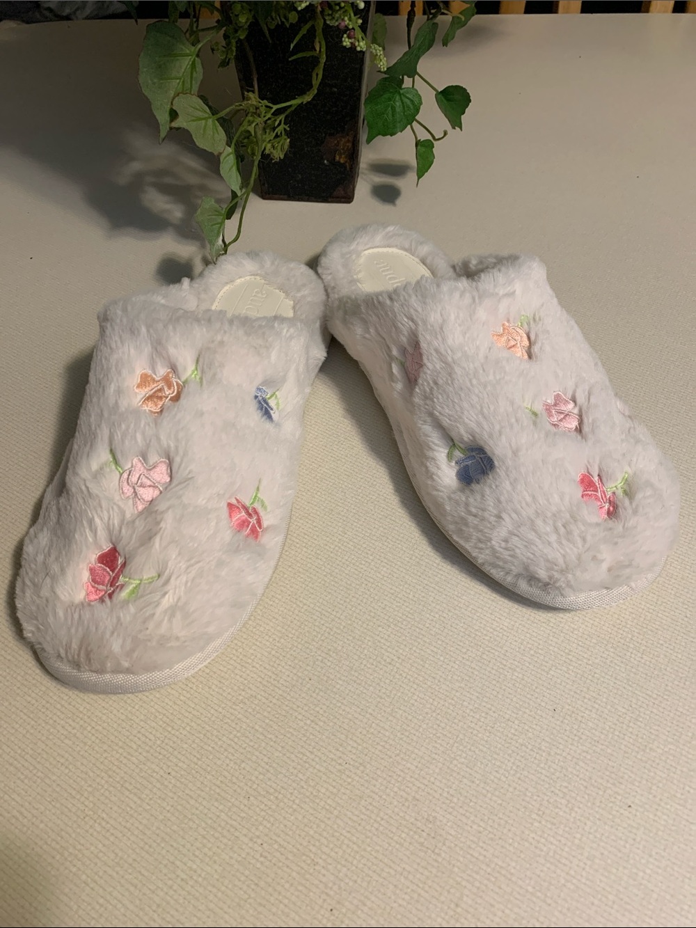 Auden White  Faux-Fur Slippers NWOT